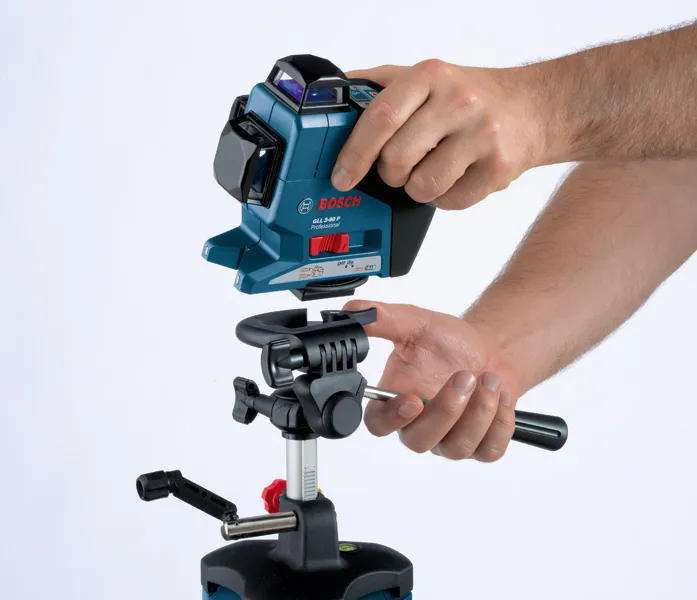 Bosch激光调平工具安装在 BT 250 建筑三脚架上。