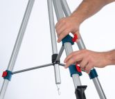 BoschBT 250 建筑三脚架高度调节。