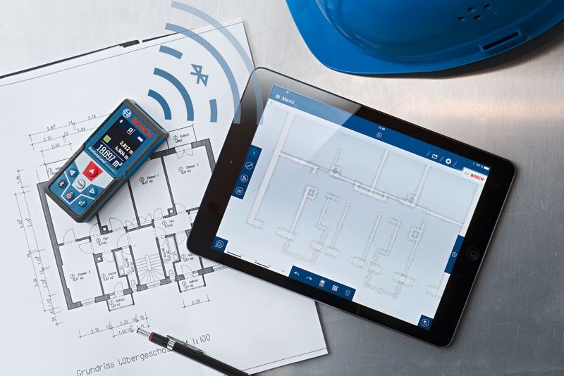 平板电脑上印有施工平面图。