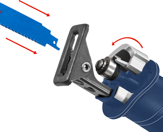 带有可拆卸蓝色刀片的往复锯已定位以便安装。.