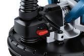 BoschGTR 550 干墙打磨机特写，打磨垫控制。.