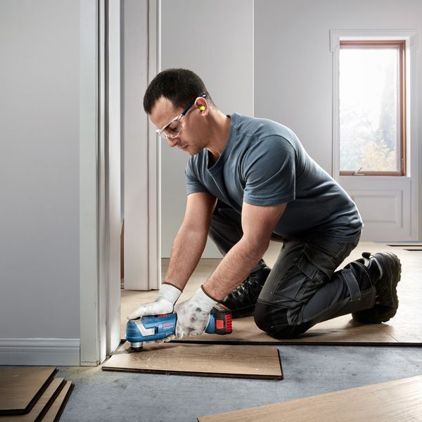 Bosch GOP 185-LI 无绳多功能切割机可修剪地板。.