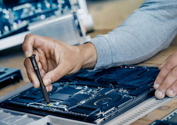 用于笔记本电脑维修的Bosch Pro 螺丝刀。.