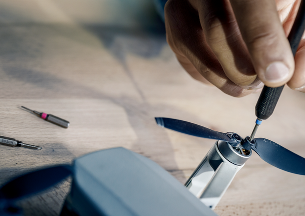 Bosch精密螺丝刀头，适用于电子产品维修。.