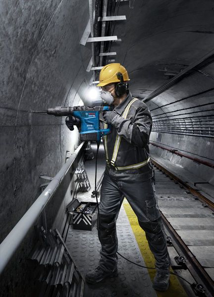 BoschGBH 6-42 C 旋转锤与 SDS max 一起使用。.