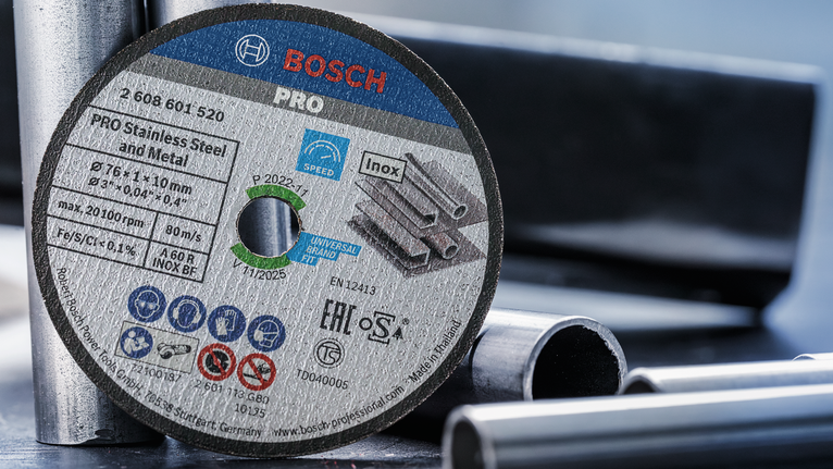 用于切割不锈钢和金属的圆盘，放置在金属管之间。