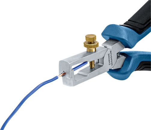 用剥线钳剥去蓝色电线的绝缘层。