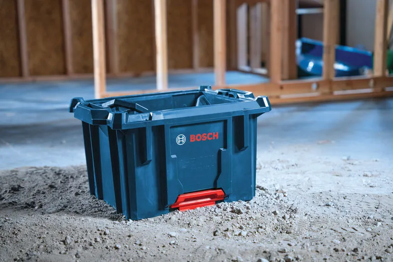 建筑工地上的BoschL-BOXX 工程工具箱。