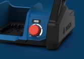 BoschGVF18V-1300 工具底座，带红色控制旋钮。
