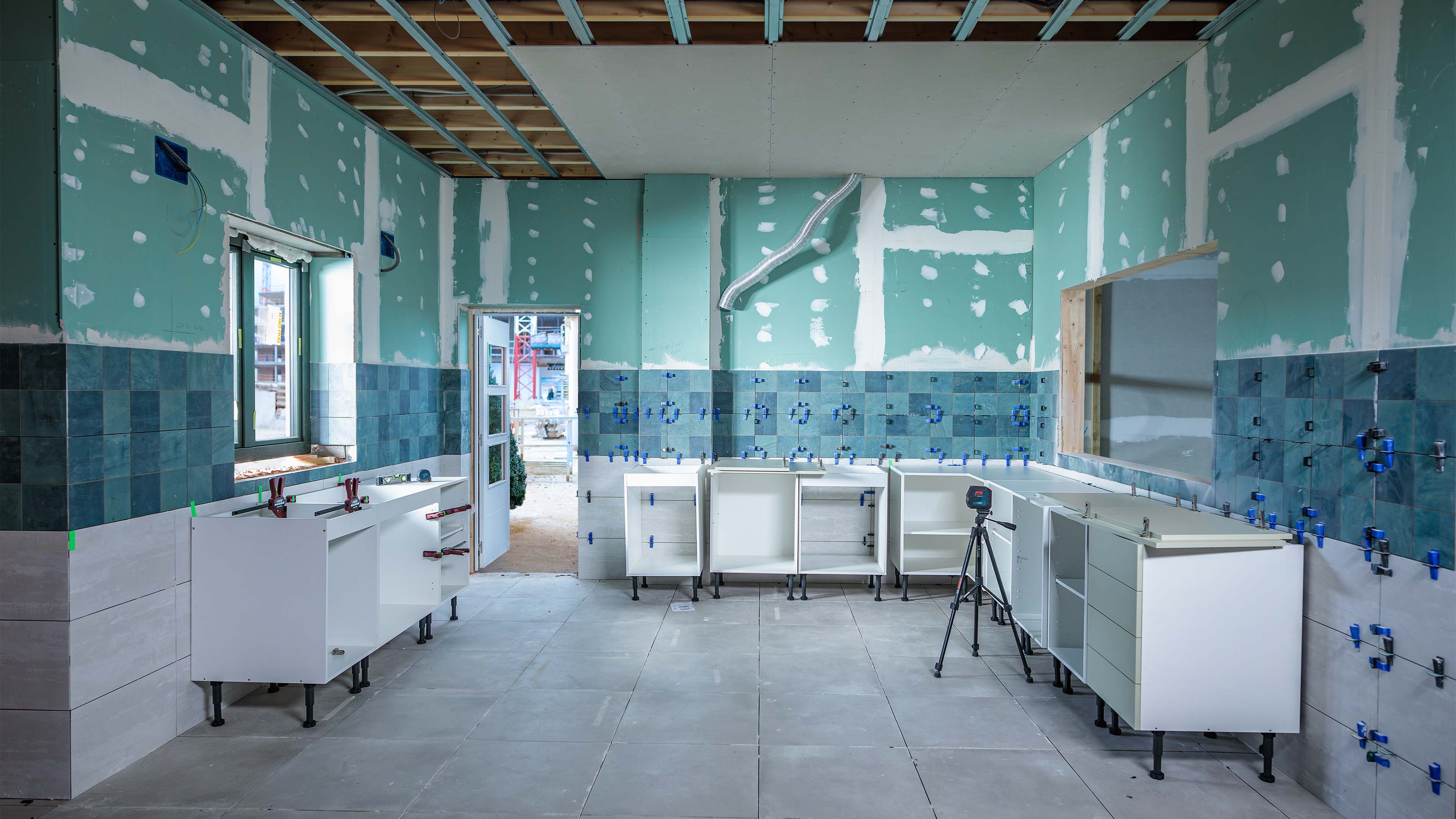 安装厨房台面/吊柜